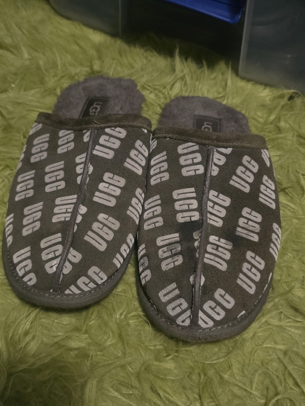 UGG Logo-Print Slippers in Charcoal Gray